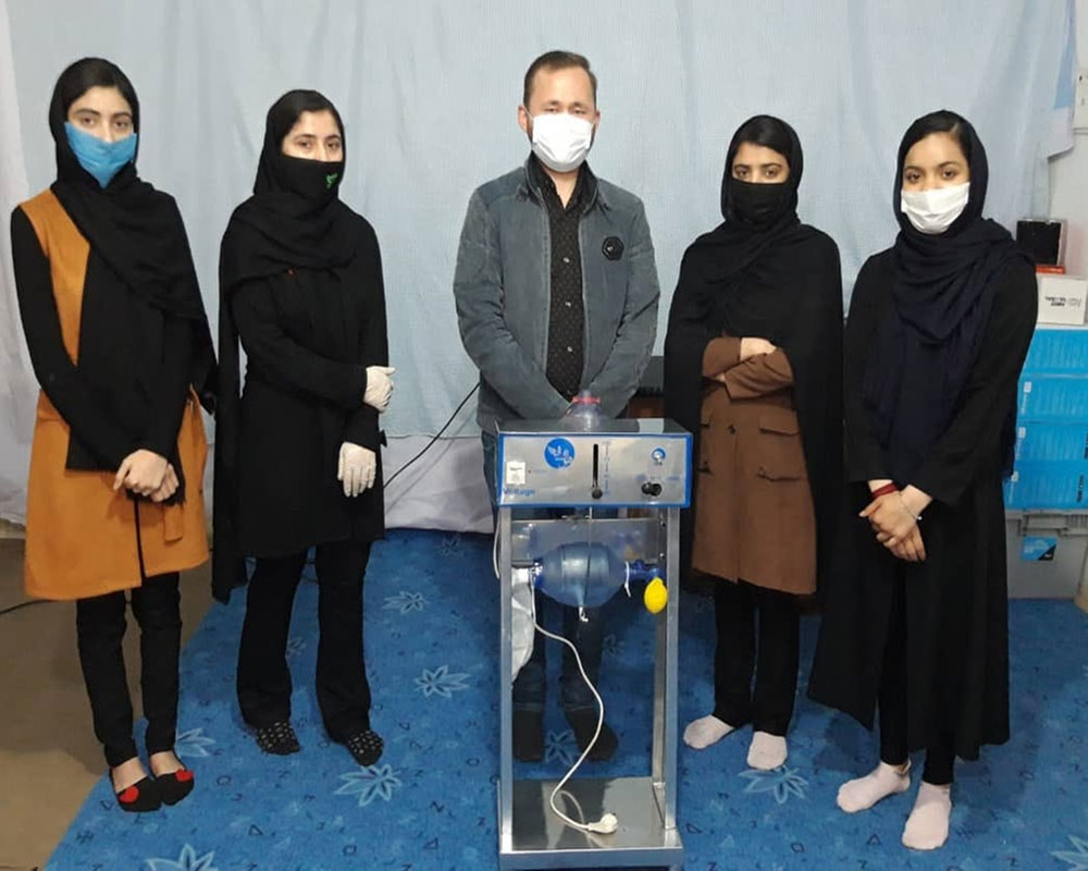 Afghan girls try building ventilator from used car parts