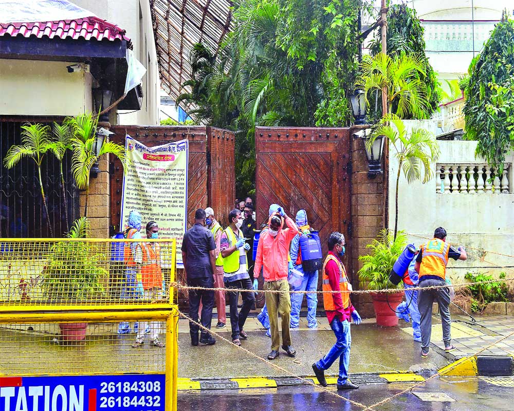 Aishwarya, her daughter +ve, Big B houses sealed