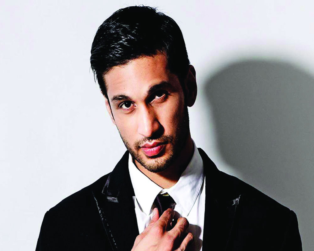 Arjun Kanungo on nostalgic trip in new song 'Statue'