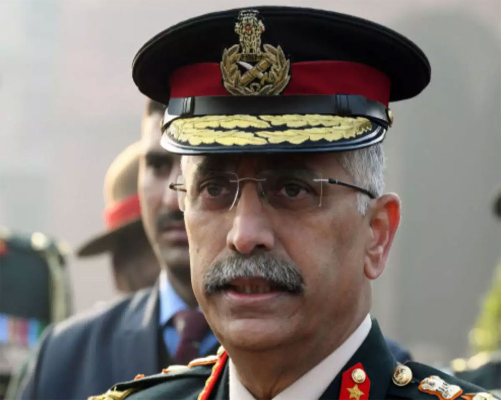 Army Chief visits Leh to review LAC situation