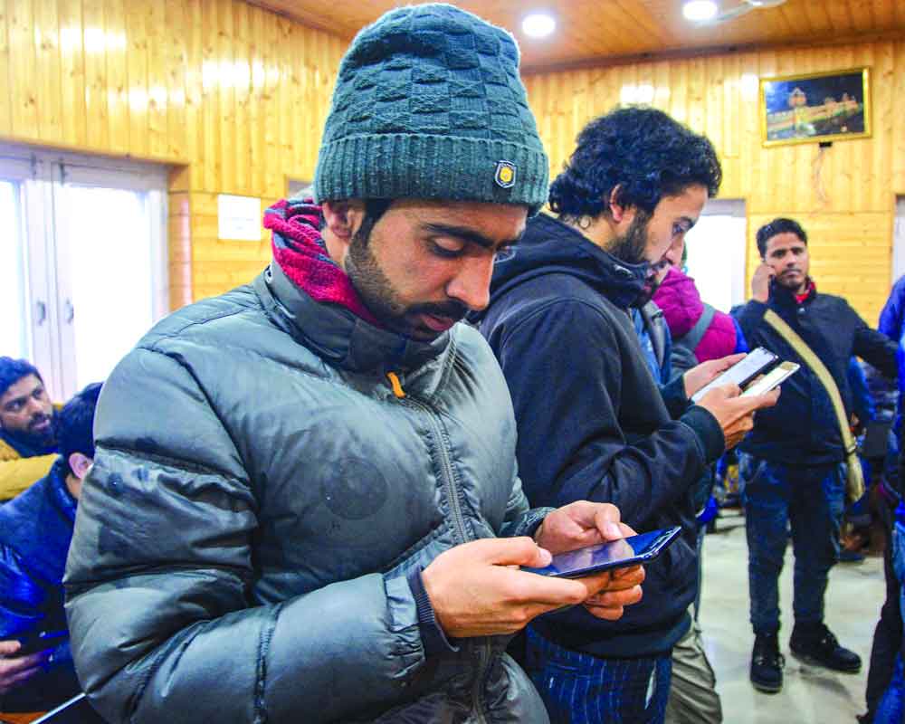 Calls, SMS on prepaid mobiles restored in J&K after 5 months