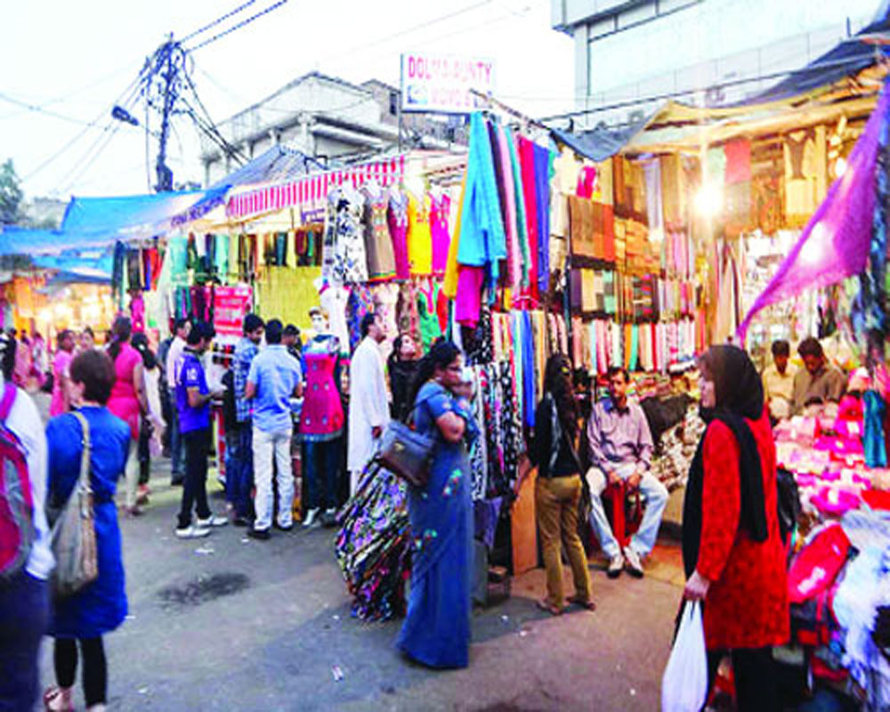 Delhi plans to shut down markets to contain Covid
