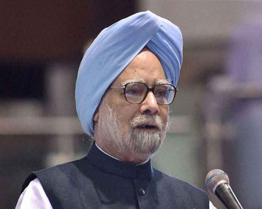 Former PM Manmohan Singh, Cong leaders to skip President's banquet in Trump's honour