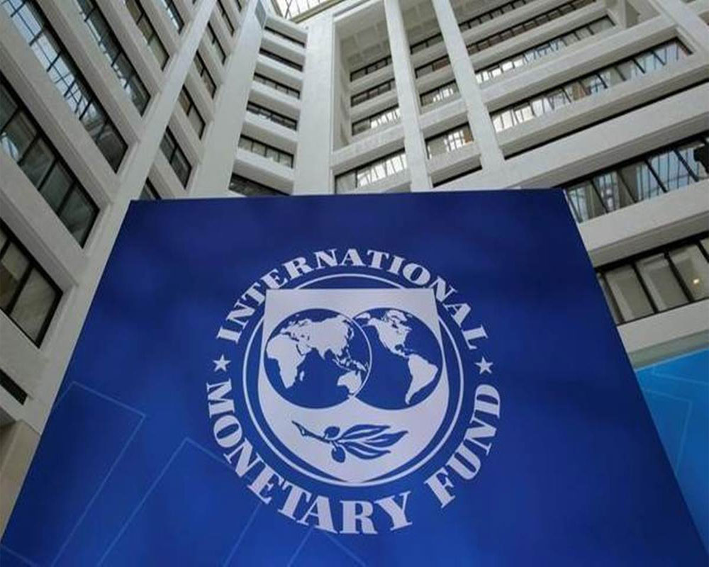 IMF asks Pak to freeze govt employees' salaries to cut public debt