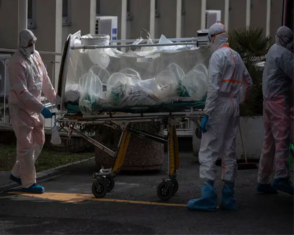 Italy records almost 1,000 virus deaths in one-day record