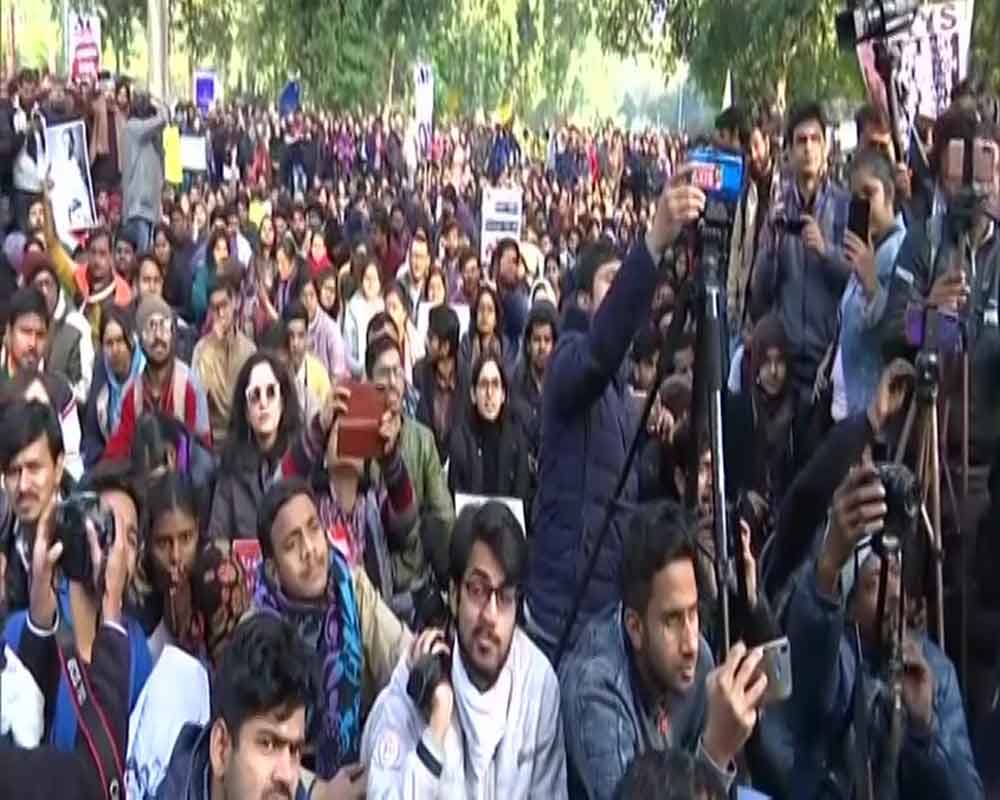 JNU students stopped by police as they try to march towards Rashtrapati Bhavan