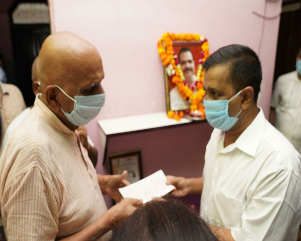 Kejriwal govt gives Rs 1 crore aid to family of civil defense volunteer who died of coronavirus