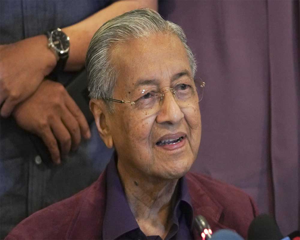 Malaysian king summons Mahathir, who's trying to be PM again