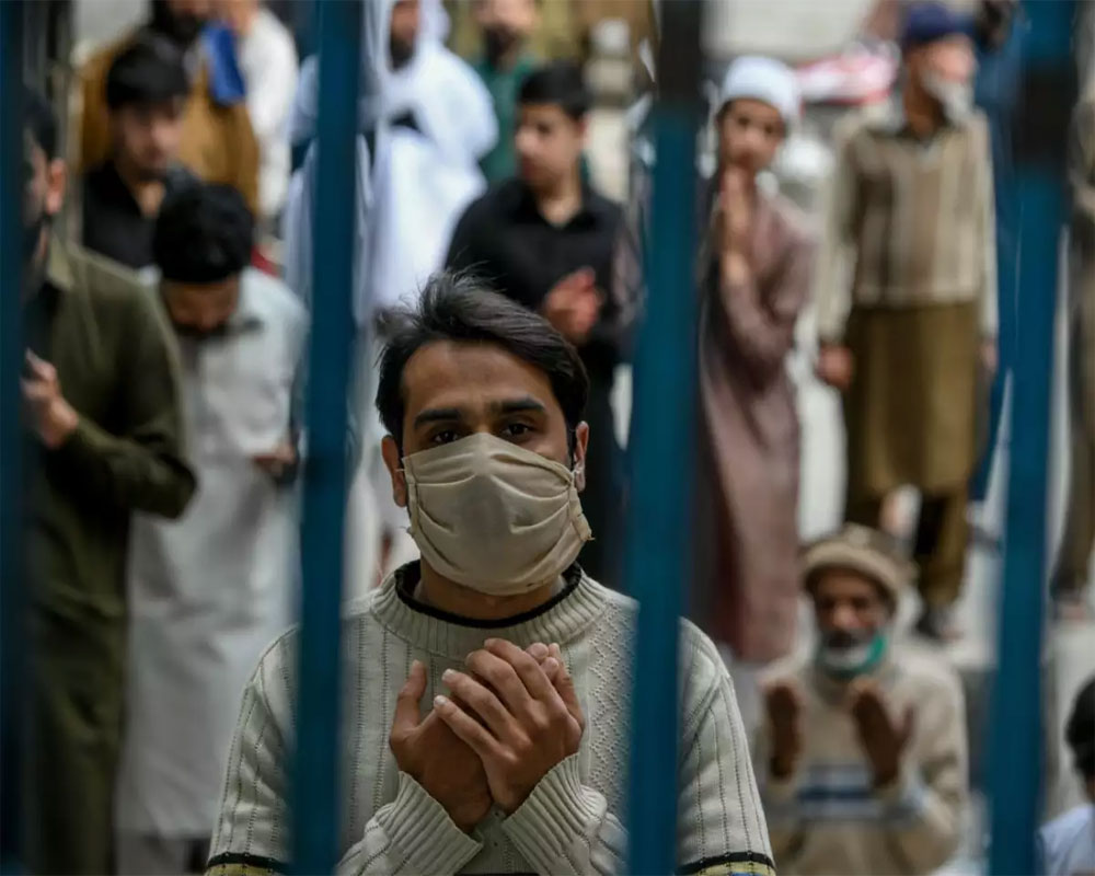 Pakistan reports 1,792 new cases of coronavirus: Health Ministry