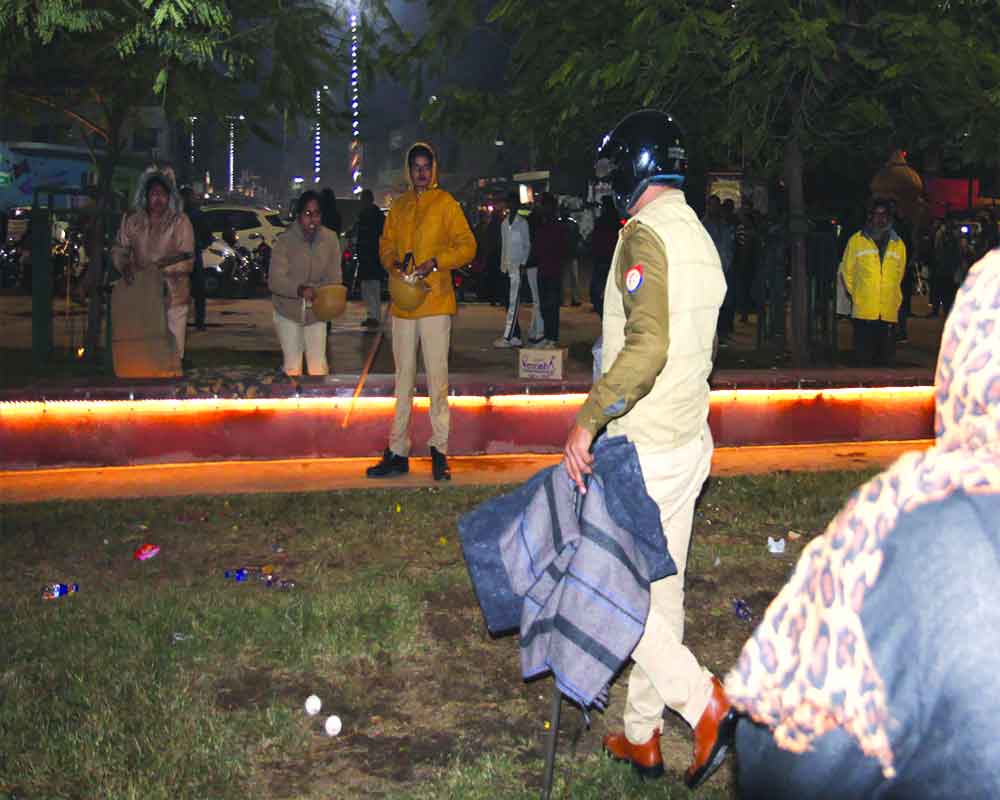 Protesters claim cops took away blankets, police reject rumour