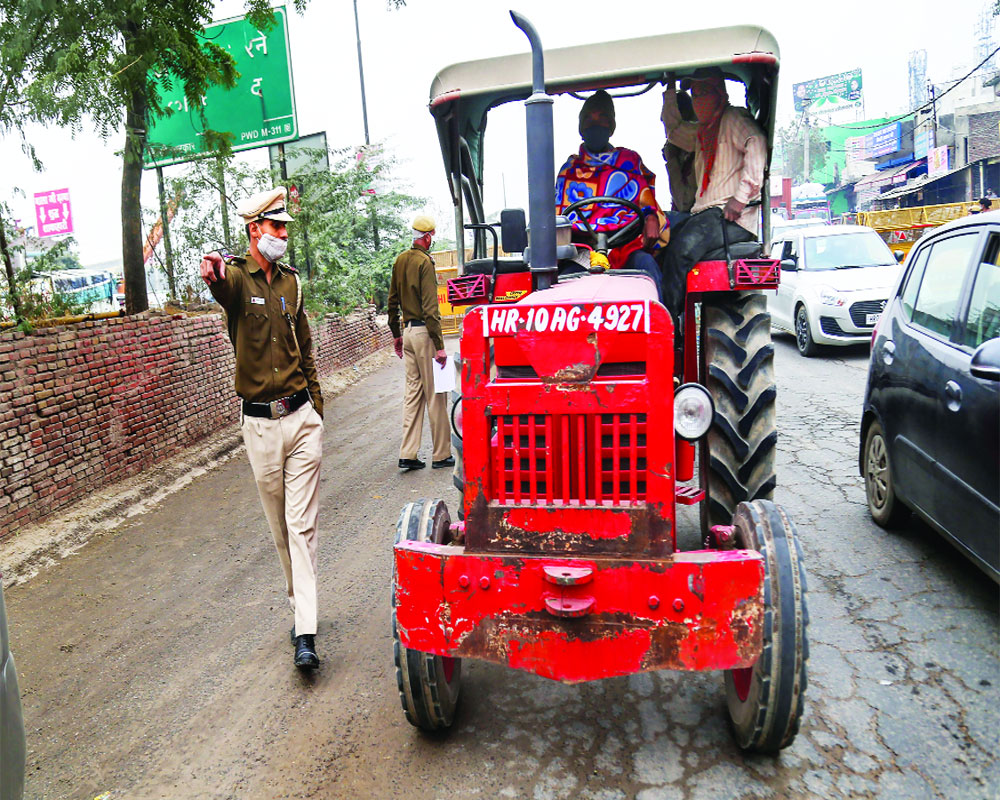 Punjab farmers on way  to Delhi despite curbs