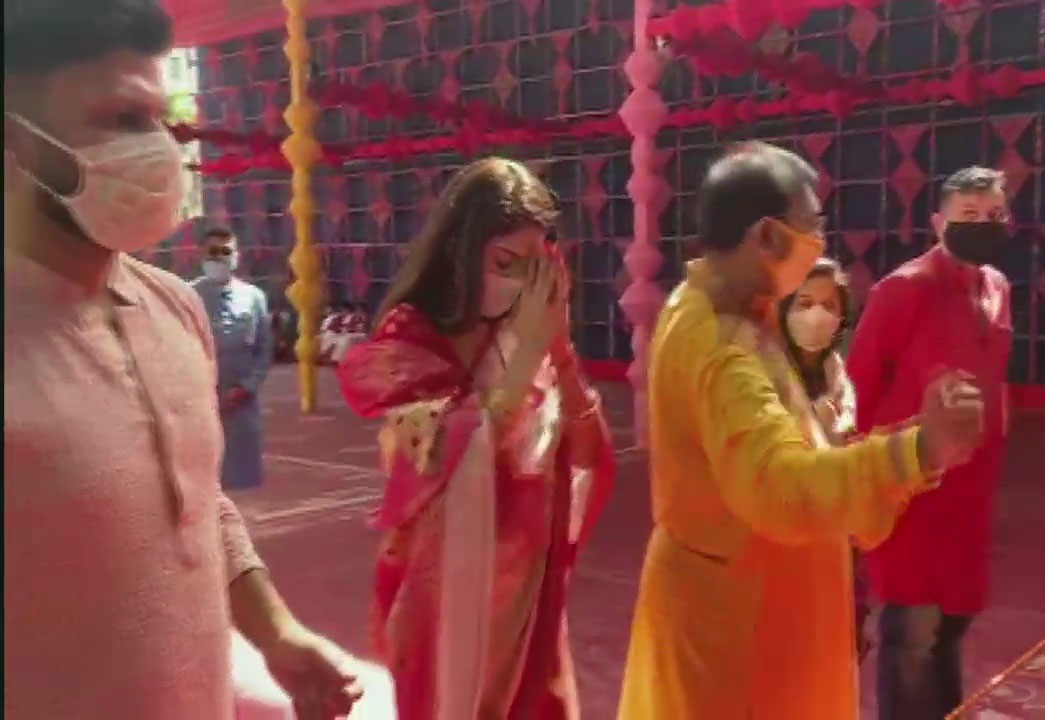 TMC MP Nusrat Jahan dances to traditional dhakis on Durga Puja Maha Ashtami
