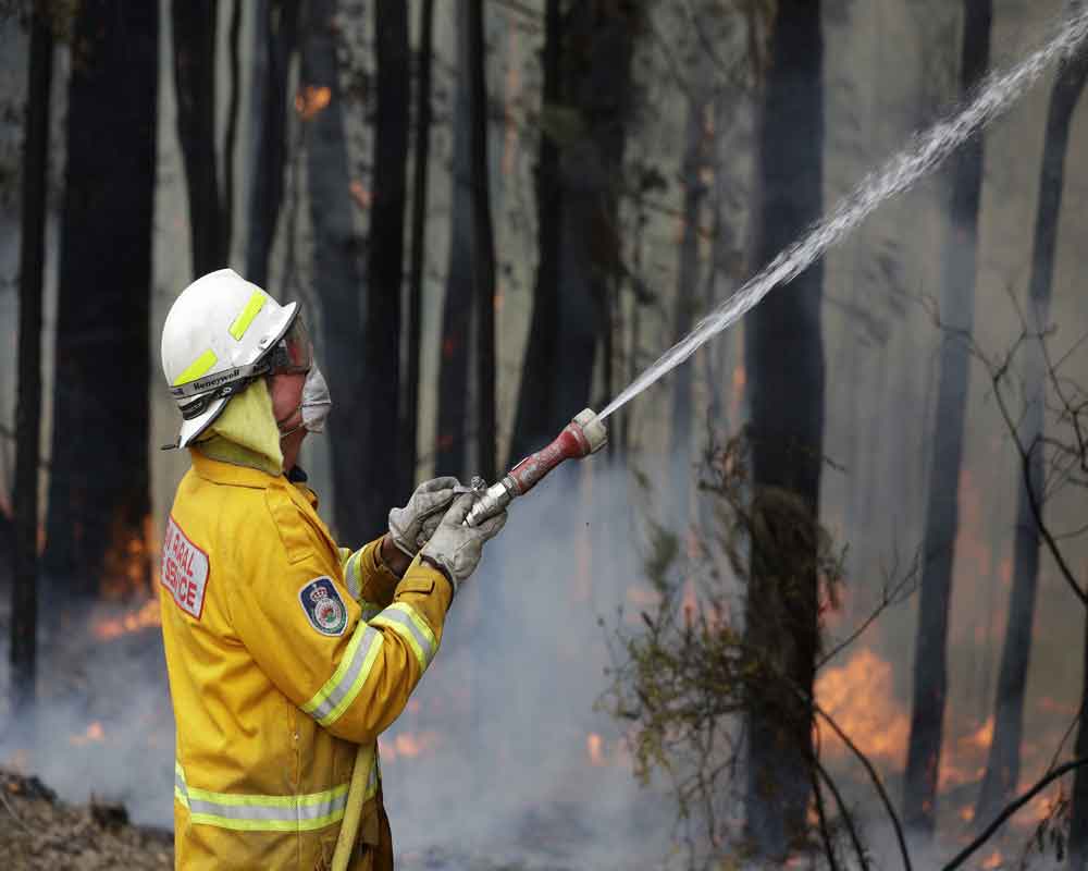 US sends more firefighters to help battle Australia blazes