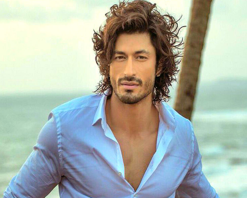 OMG Proud to be jmmwalions #ITrainLikeVidyutJammwal Vidyut Jammwal | By  Vidyut Jammwal Our Inspiration | I eat seventy eggs a day. I have made a  record of eighteen hundred and fifty push