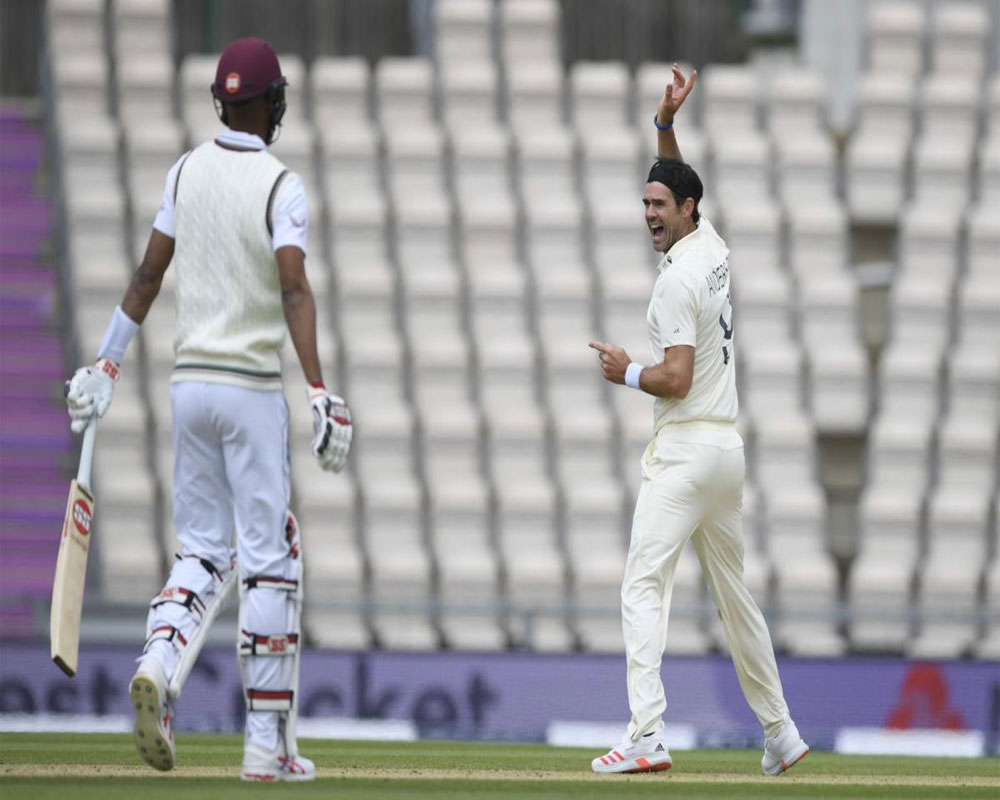 WIndies lead England by 114 runs on 1st innings on Day 3