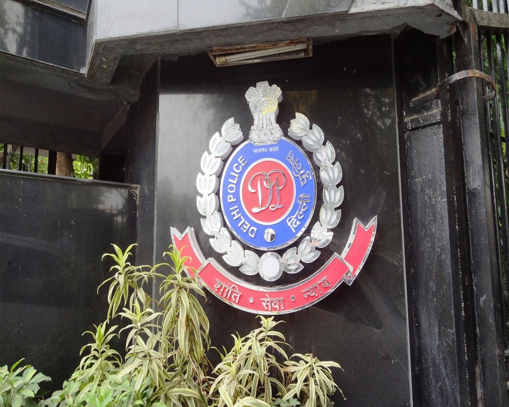 'Pawri nahi ho rahi hai' says Delhi Police after seizing 24 'hukkas'  from restaurant
