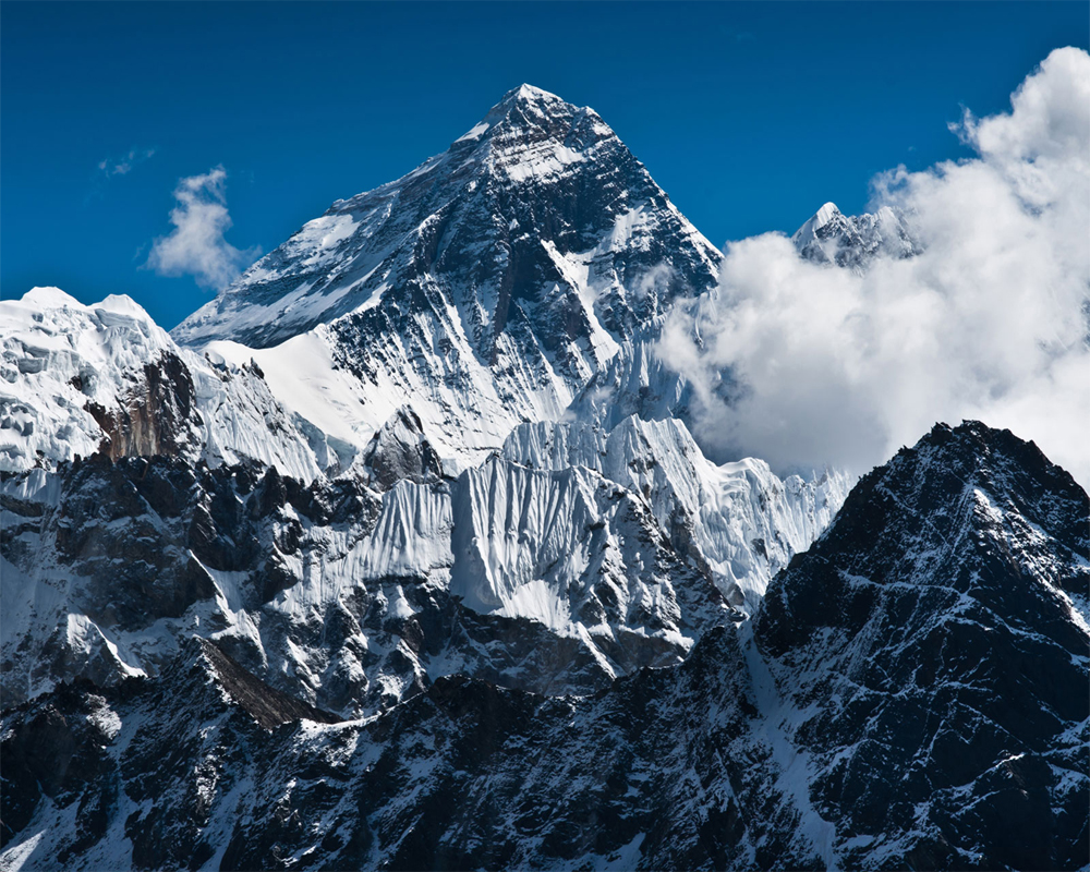 China cancels Everest climbs over fears of virus from Nepal