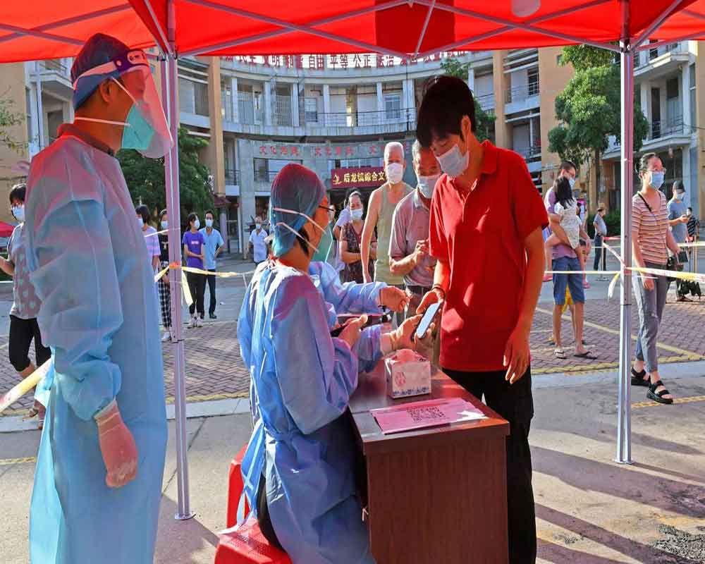 China reports 62 new cases, 1 billion vaccinated