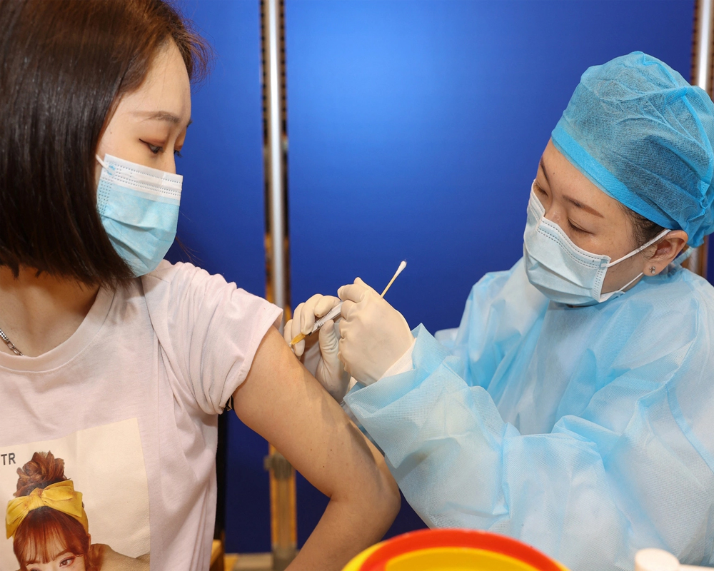 China says it has vaccinated 1 billion people