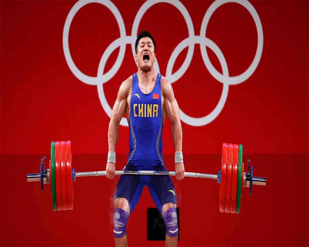 Lyu Xiaojun becomes oldest Olympic weightlifting champ at 37 