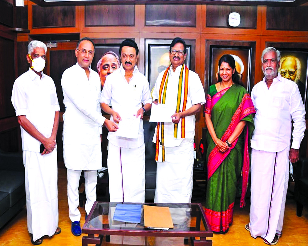 Cong accepts 25 seats as DMK fails to yield