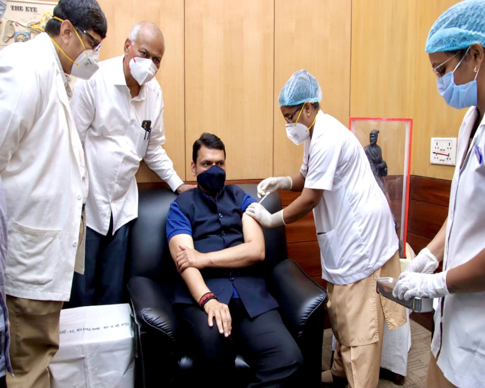 COVID-19: Fadnavis, Darekar get first vaccine shot