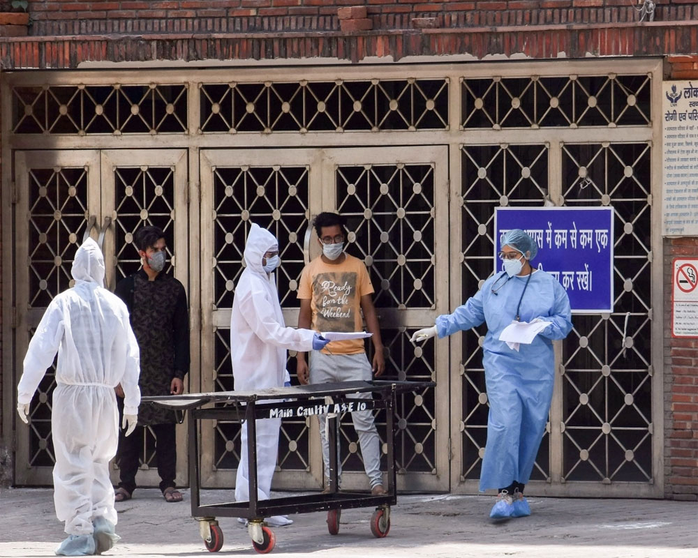 COVID-19: New cases dip to 2.22 lakh, death toll crosses 3-lakh mark