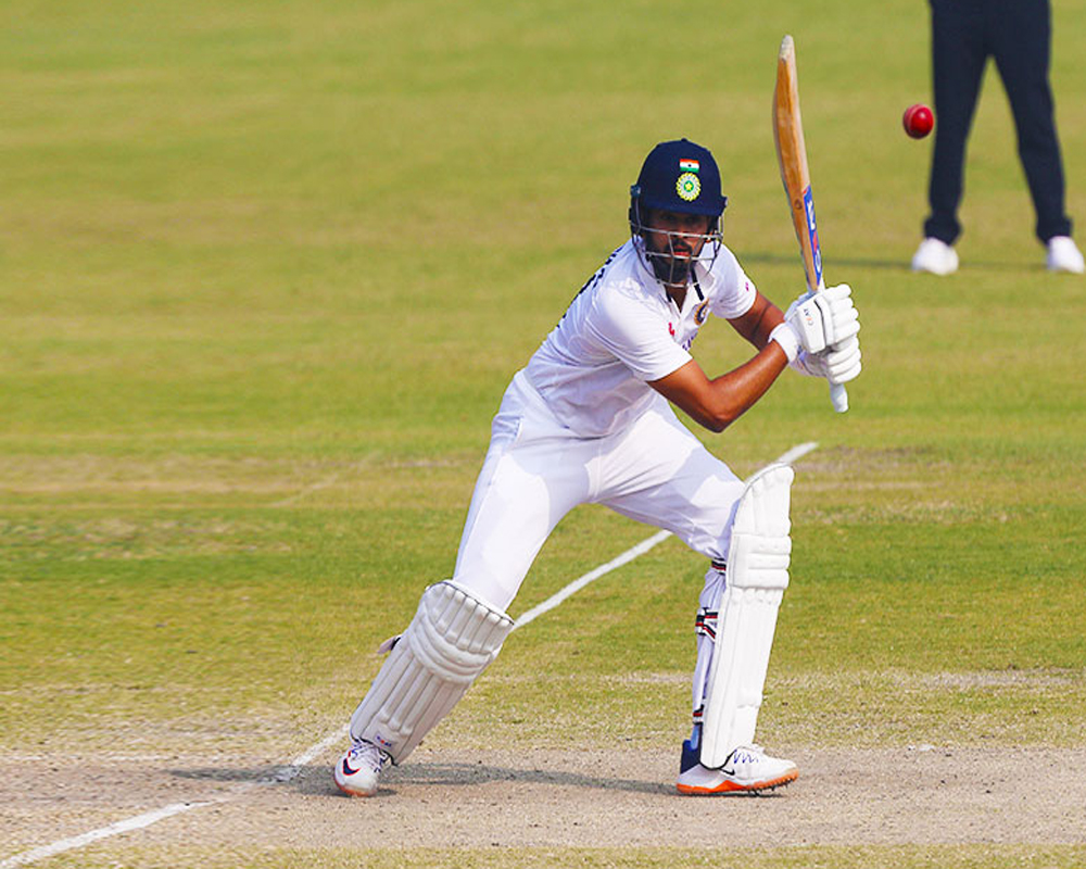 Day 4: Another flop show by Rahane, Pujara as India in trouble at lunch