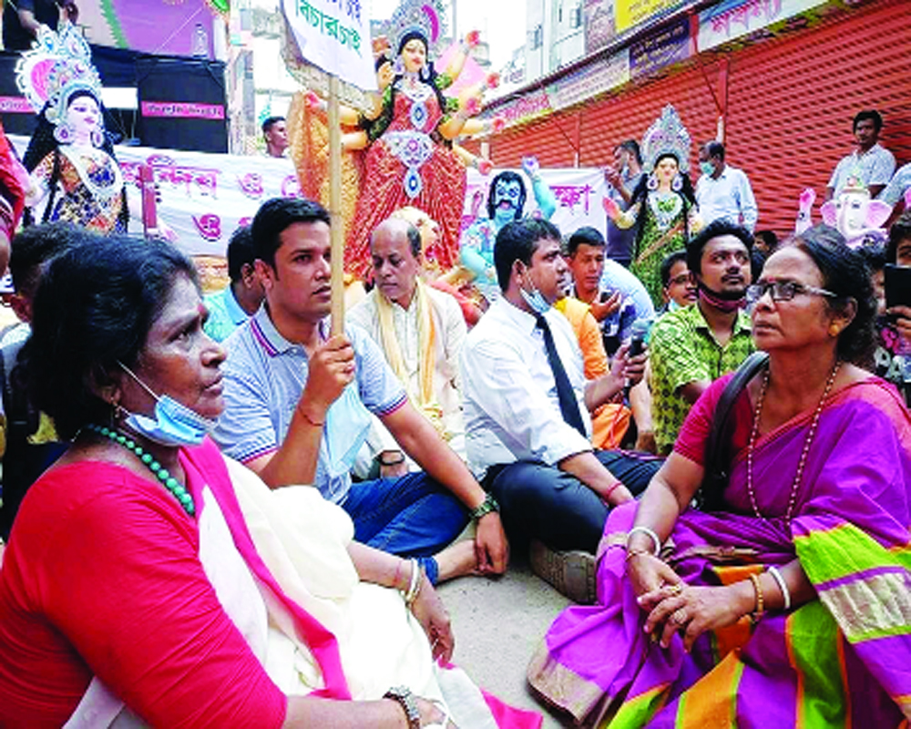 Goons attack temples in B’desh during Puja