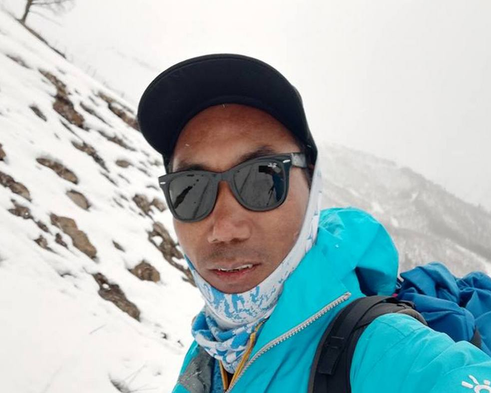 Nepali guide breaks own record by climbing Everest 25 times