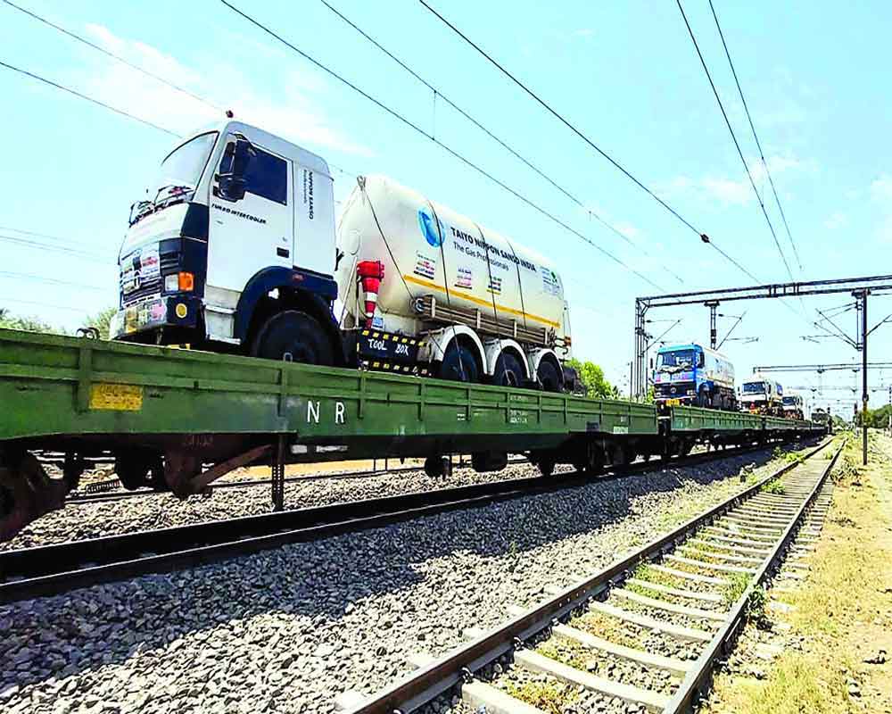 Rlys delivers over 5,000 tonne of LMO in 22 days; U'khand set to be 9th state to receive O2 from IR