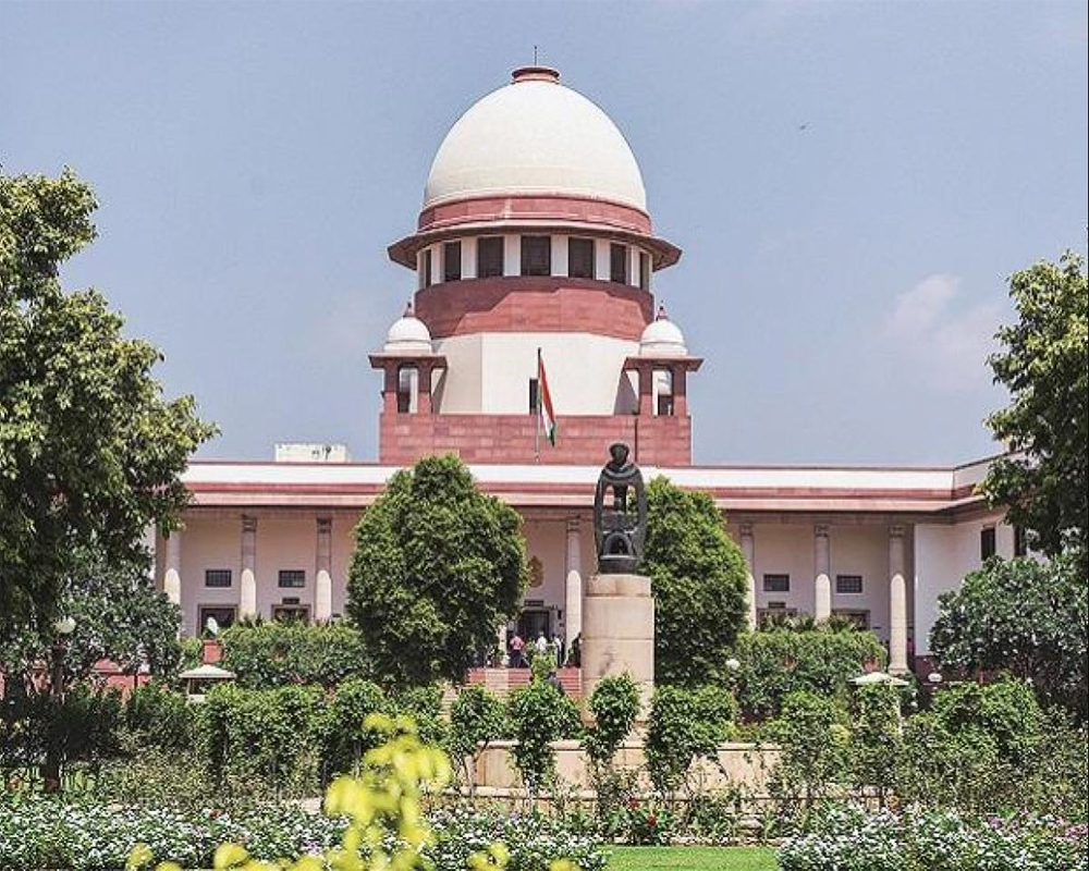 SC stays HC's contempt proceedings against Centre, seeks report on  supply of 700 MT oxygen to Delhi