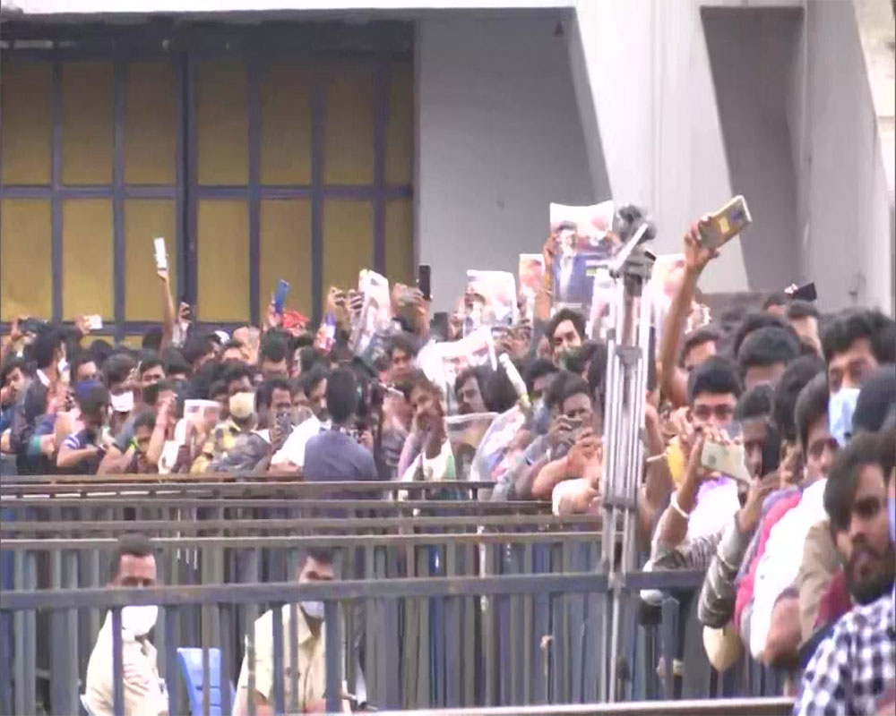 Thousands pay tribute to late Kannada star Puneeth Rajkumar