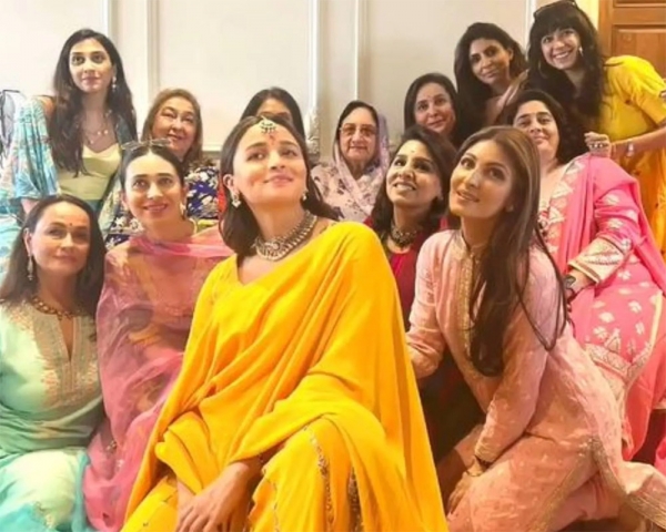 Neetu Kapoor, Karisma Kapoor, Soni Razdan & others celebrate Alia's baby shower