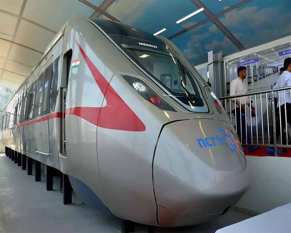 First train set of Regional Rapid Transit System arrives at Duhai