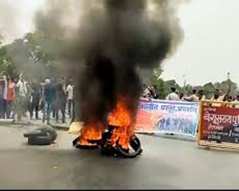 Violent anti-Agnipath protests continue rocking Bihar; agitators torch vehicles in police outpost