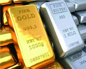 Gold gains Rs 76, silver tumbles Rs 710