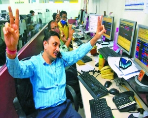 Sensex snaps 7-day losing streak, zooms 1,017 pts post RBI rate hike