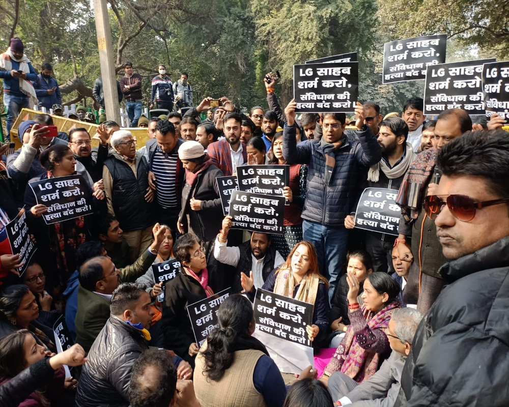AAP councillors protest outside L-G's office over appointment of presiding officer
