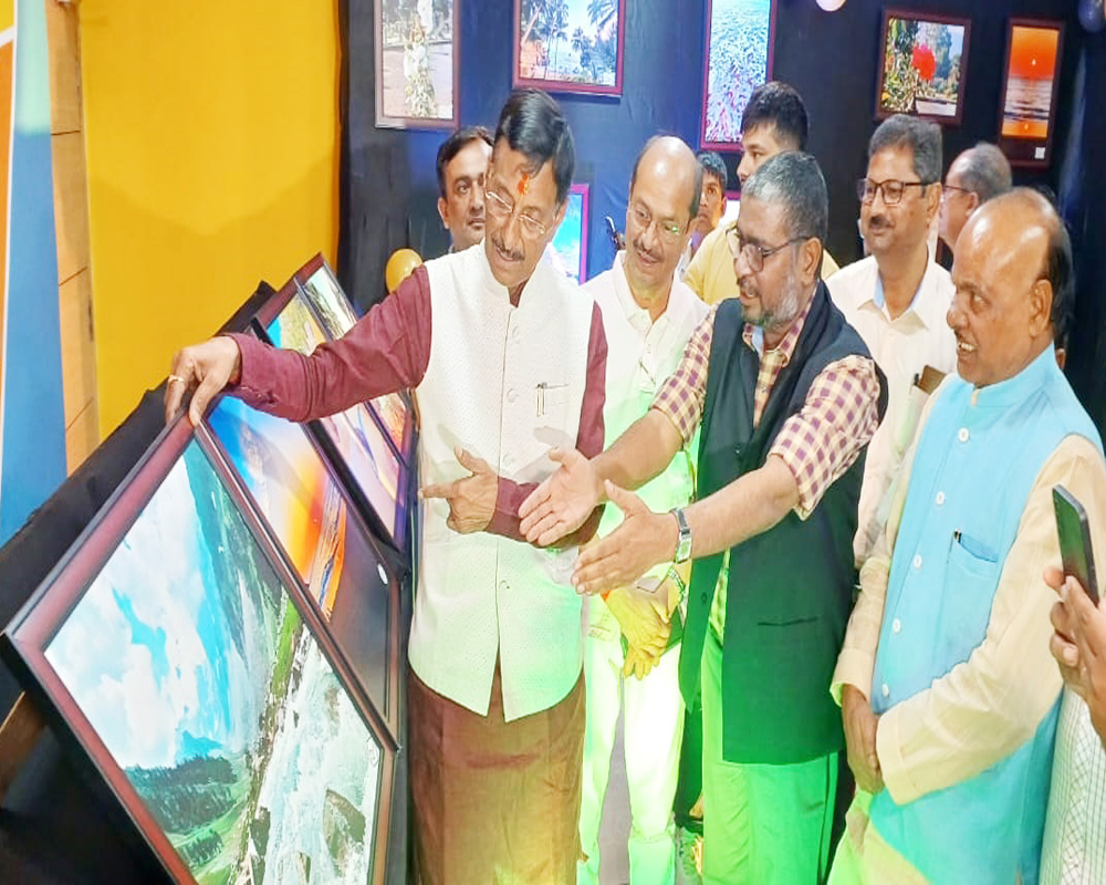 Cancer Wala Camera' charity photo exhibition started