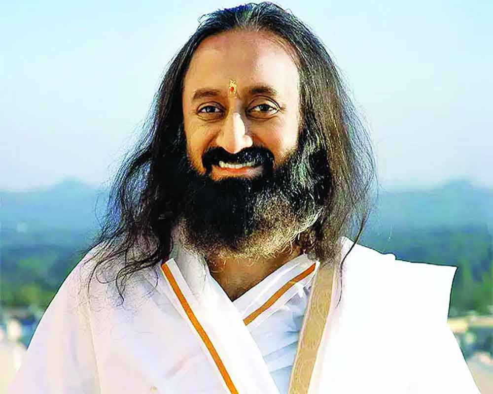 Chopper carrying Sri Sri Ravi Shankar makes emergency landing in TN