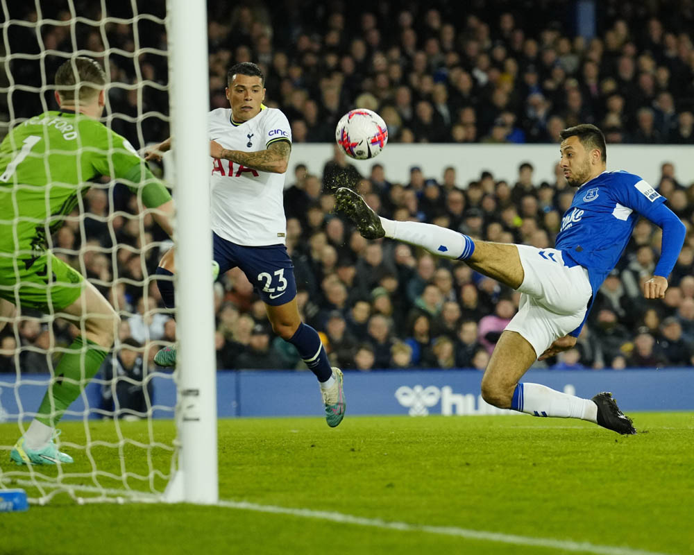 Everton vs Tottenham: Late Everton goal earns 1-1 draw with Spurs as 2 sent off