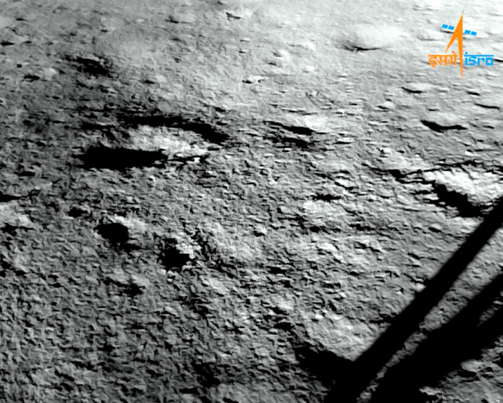 India walks on the moon as Pragyan rover rolls into the lunar surface