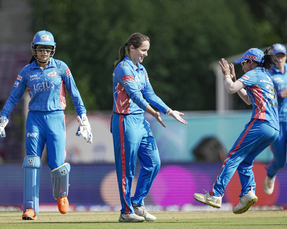 Kerr powers MI to four-wicket win over RCB