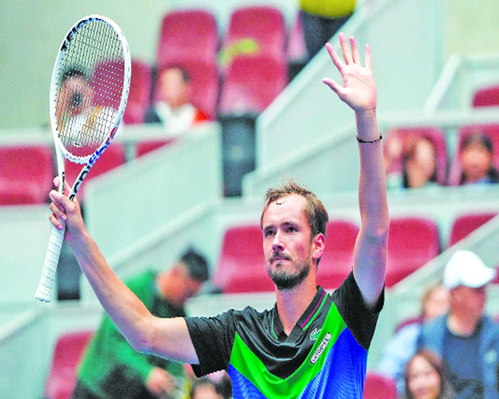 Medvedev through to semifinals at China Open, Swiatek wins on debut in Beijing