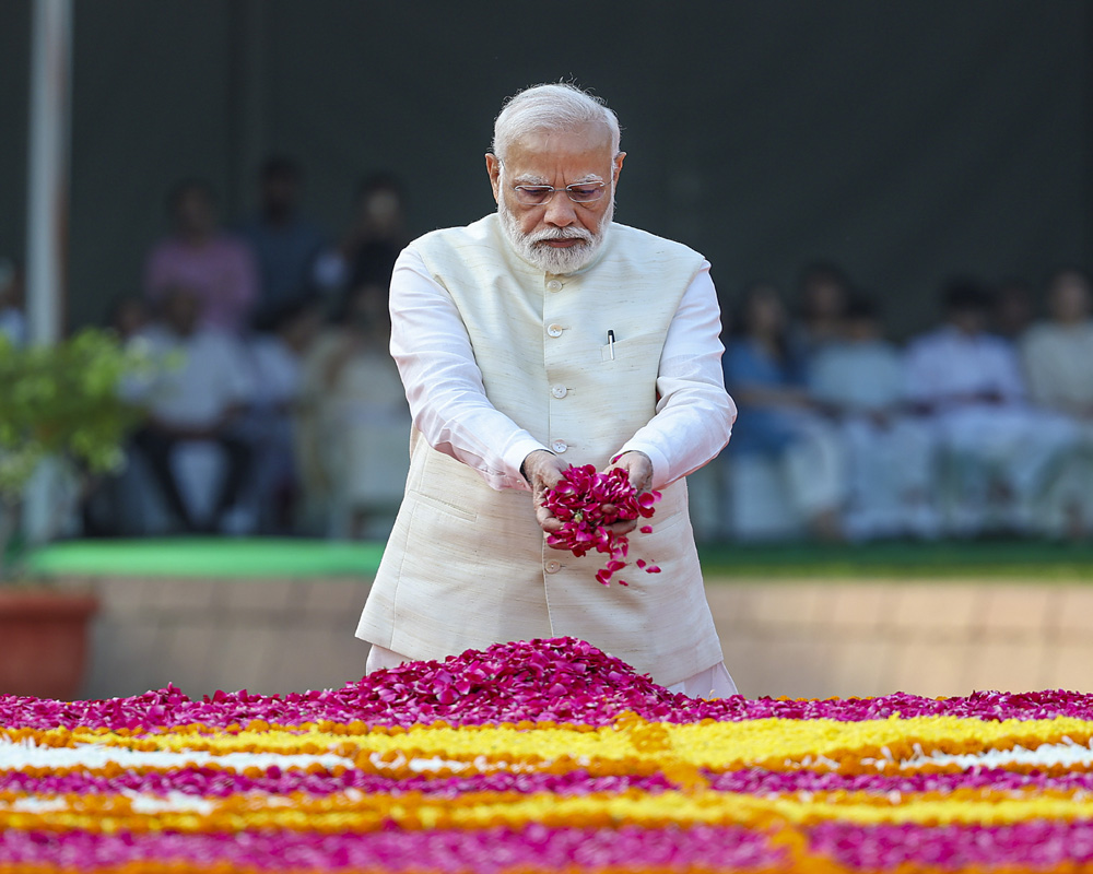 PM Modi pays tribute to Mahatma Gandhi at Rajghat