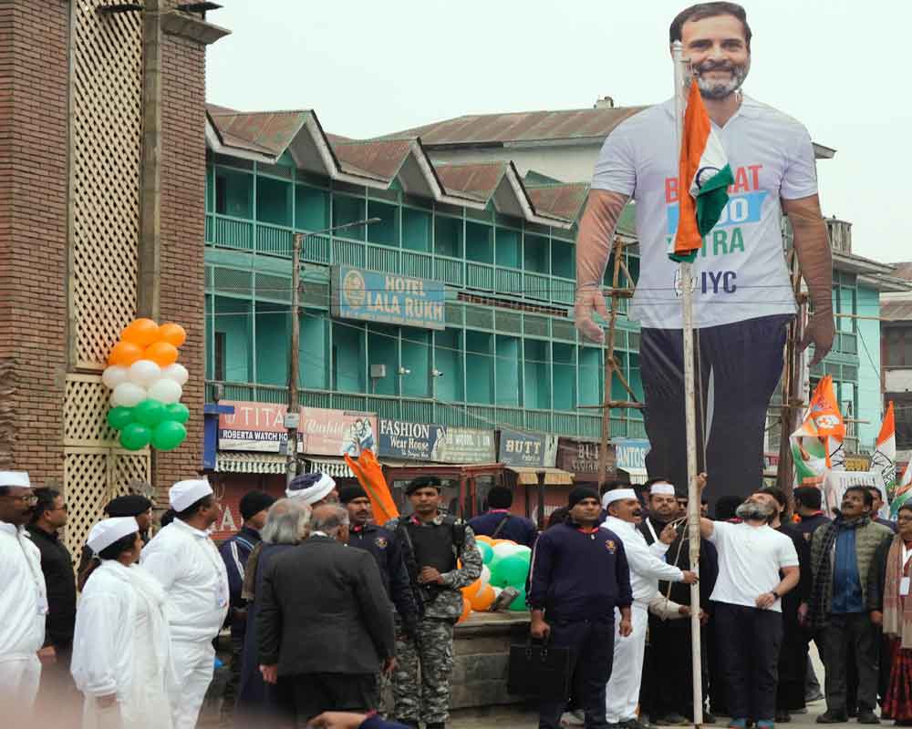Rahul unfurls Tricolour  at historic Lal Chowk