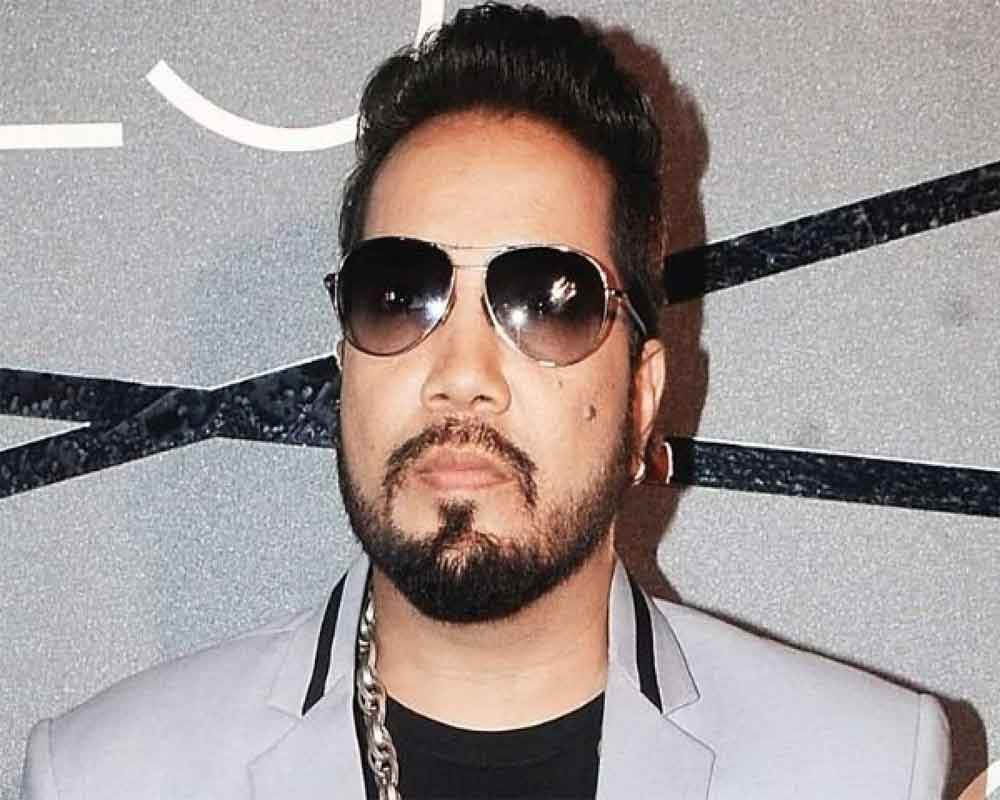 Singer Mika Singh moves HC to quash 2006 case for forcibly kissing