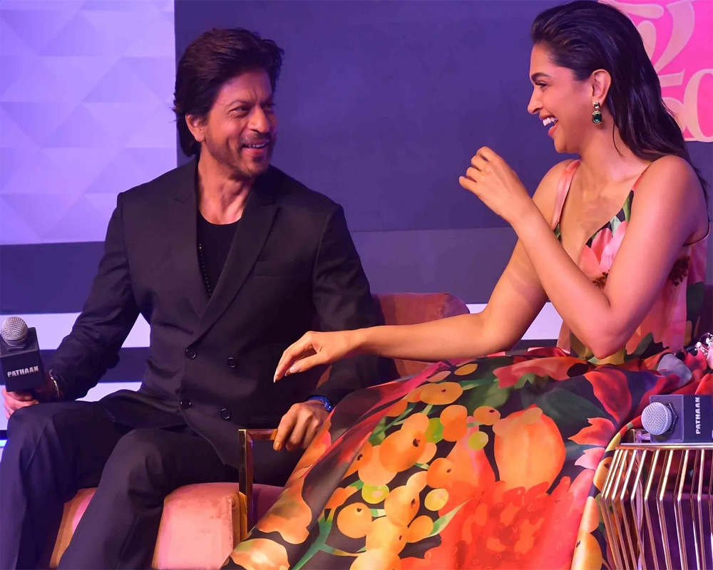 SRK croons 'Aankhon Mein Teri' for 'Pathaan' co-star Deepika Padukone