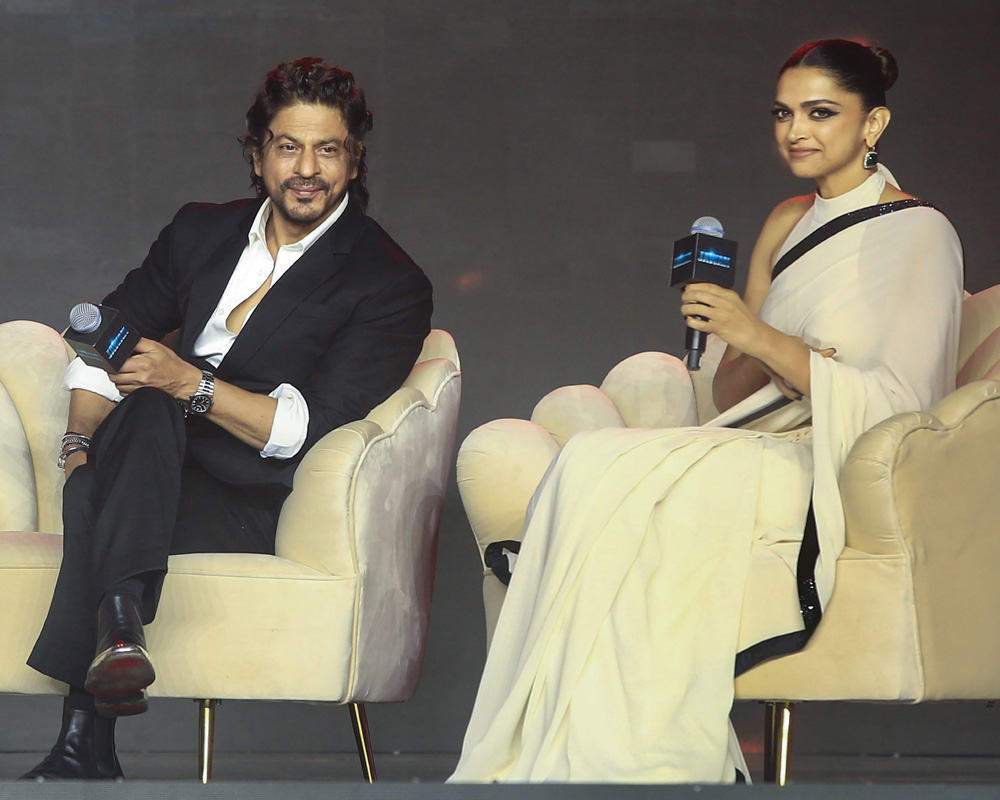SRK thanks fans on 'Jawan' success, credits technicians as 'real heroes and heroines' of film